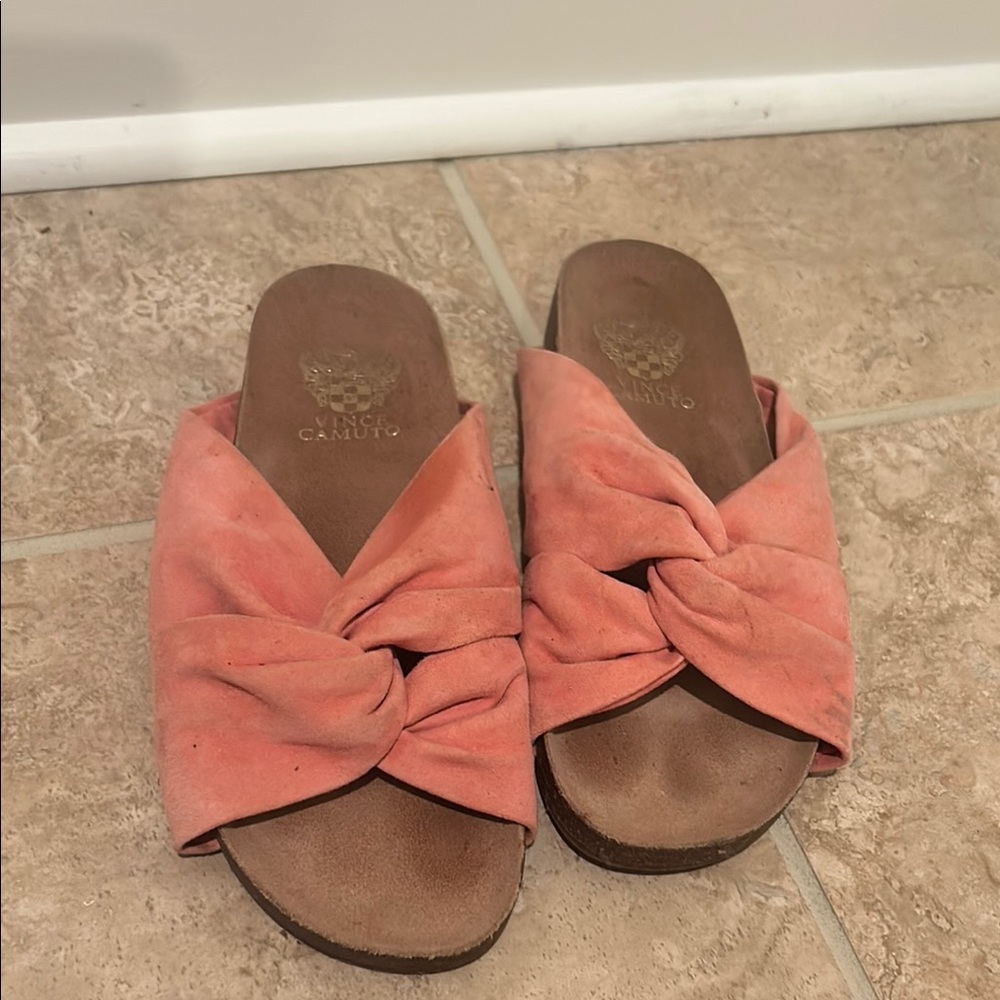 Pink Vince Camuto Slides
Size 8